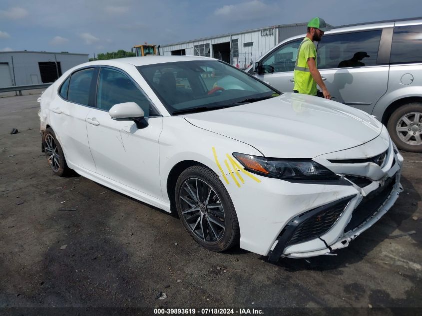 2022 TOYOTA CAMRY SE