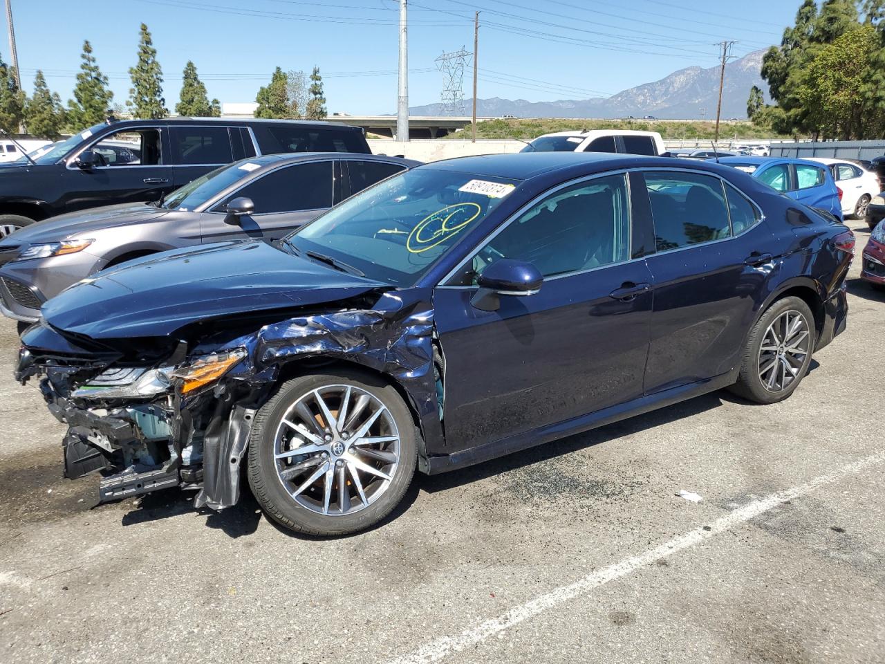 2022 TOYOTA CAMRY XLE