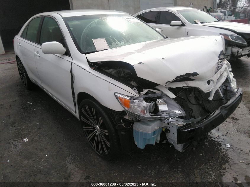 2011 TOYOTA CAMRY LE