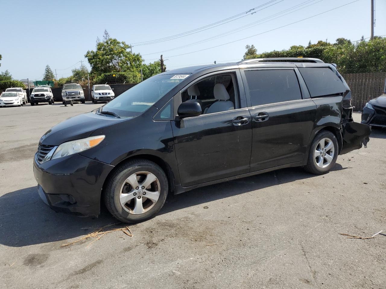 2014 TOYOTA SIENNA LE