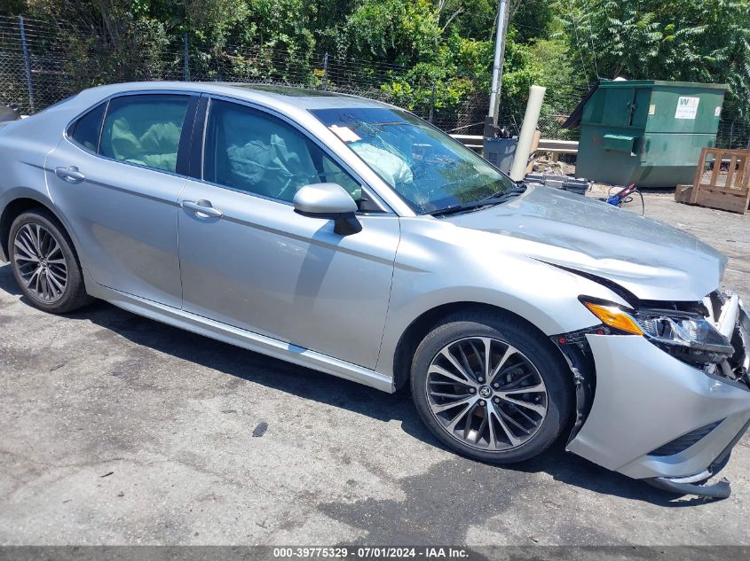 2018 TOYOTA CAMRY SE