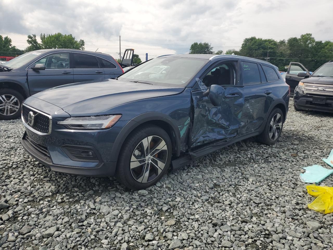 2024 VOLVO V60 CROSS COUNTRY PLUS