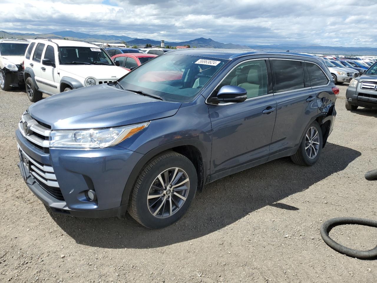 2019 TOYOTA HIGHLANDER SE