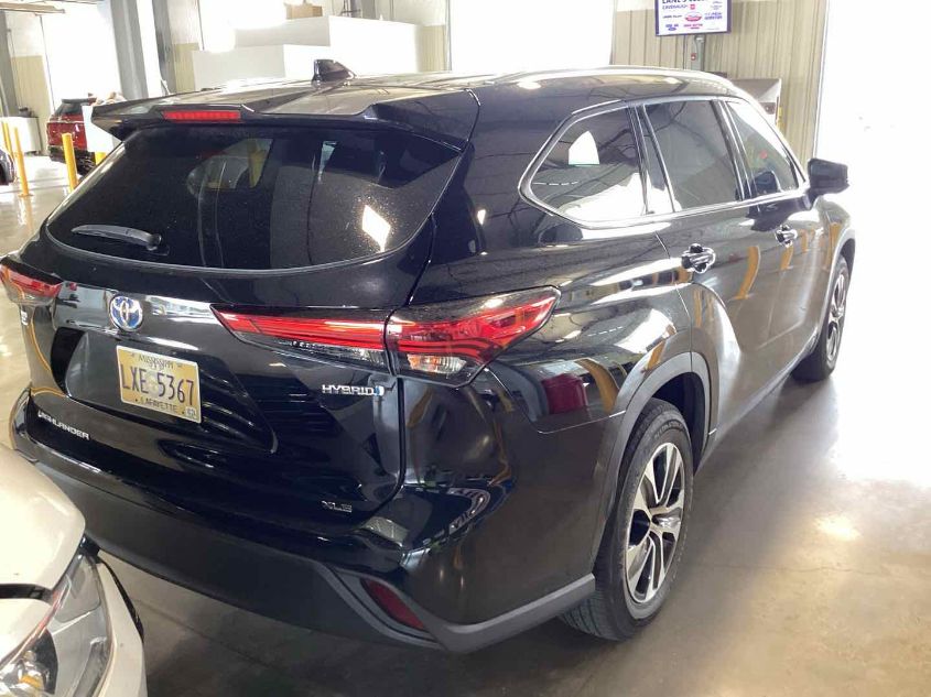 2021 TOYOTA HIGHLANDER HYBRID XLE