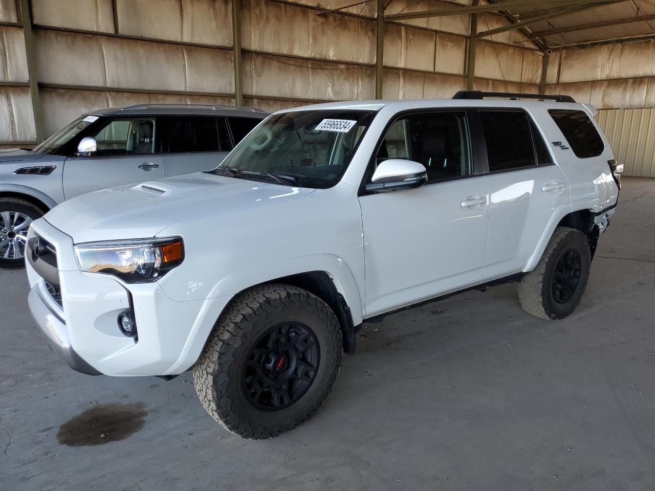 2023 TOYOTA 4RUNNER SE