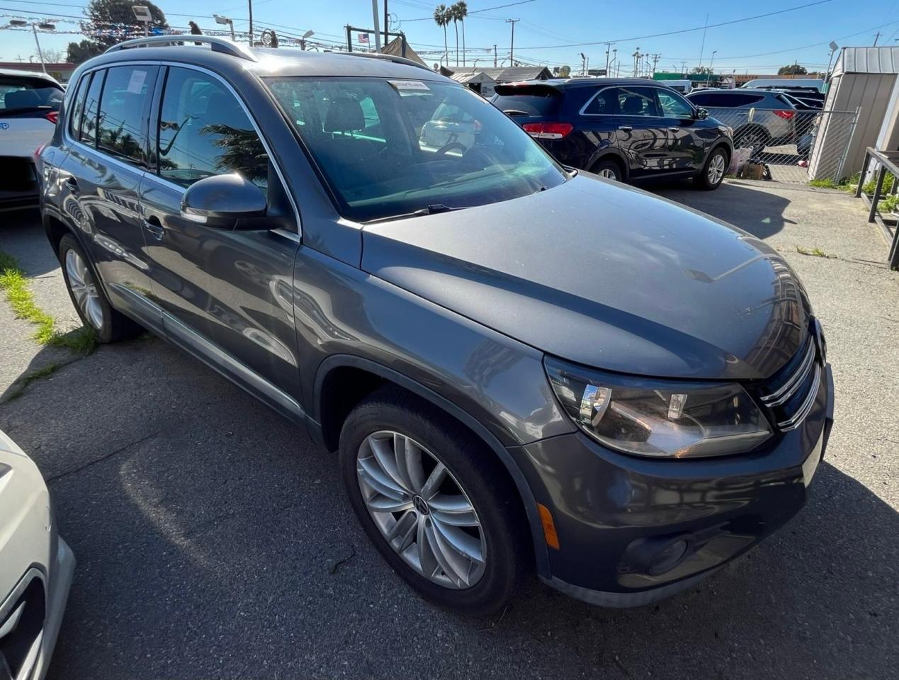 2012 VOLKSWAGEN TIGUAN S