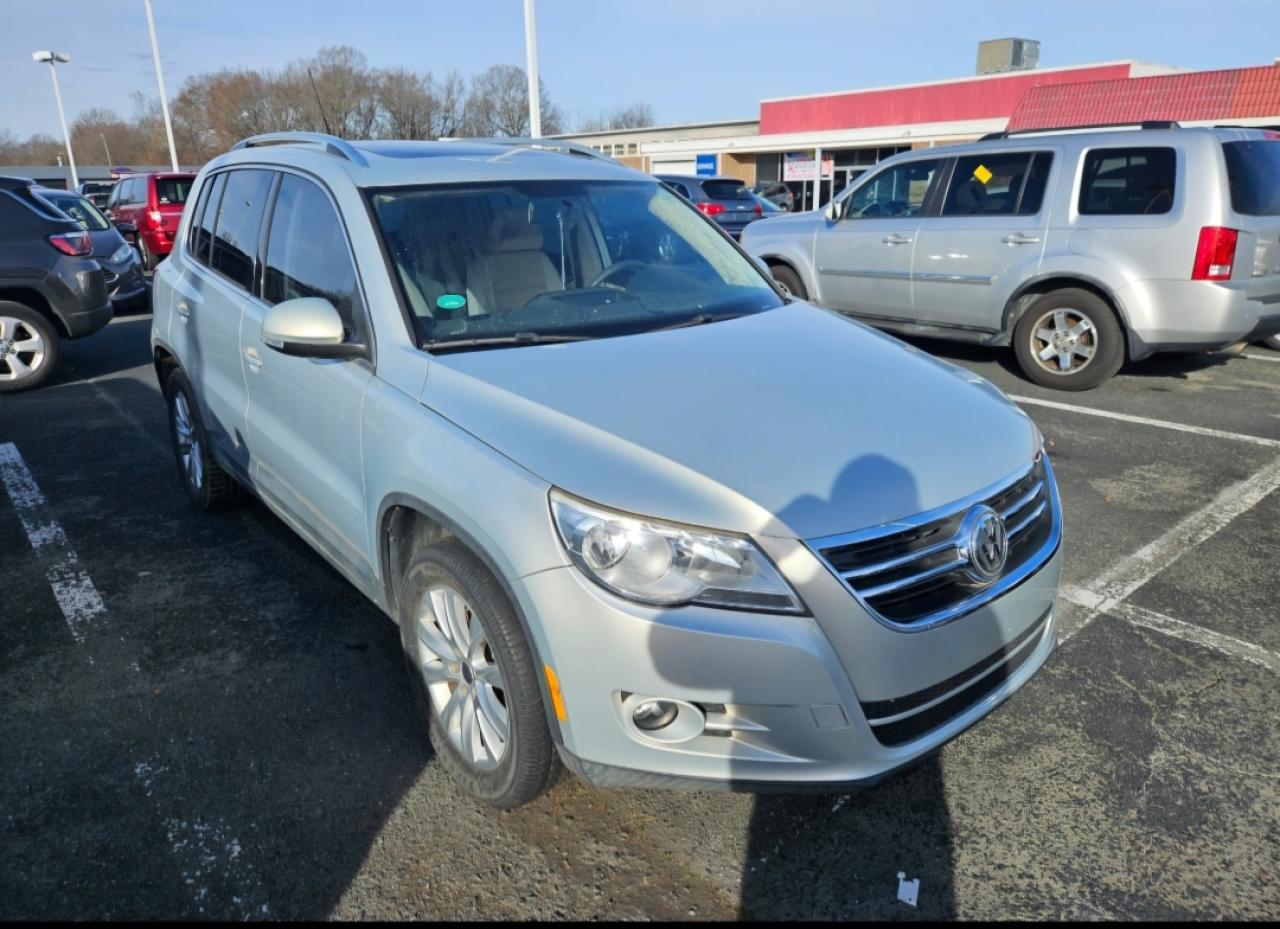 2010 VOLKSWAGEN TIGUAN S