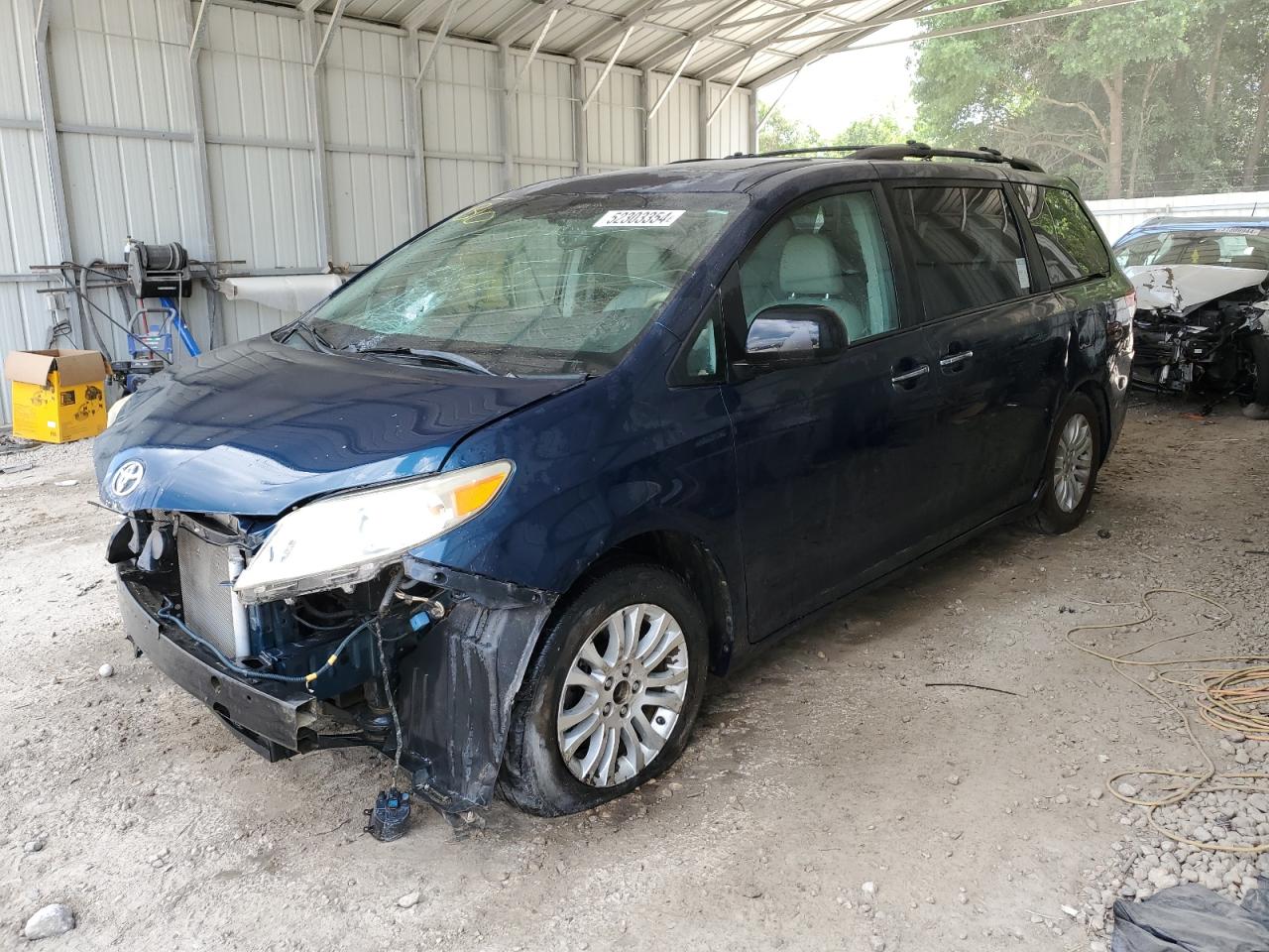 2011 TOYOTA SIENNA XLE