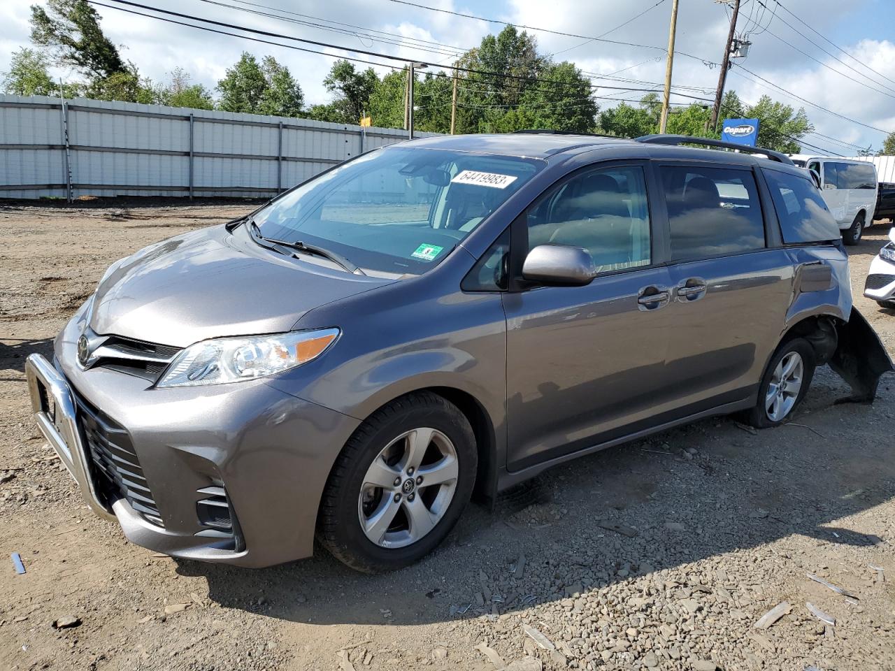 2018 TOYOTA SIENNA LE