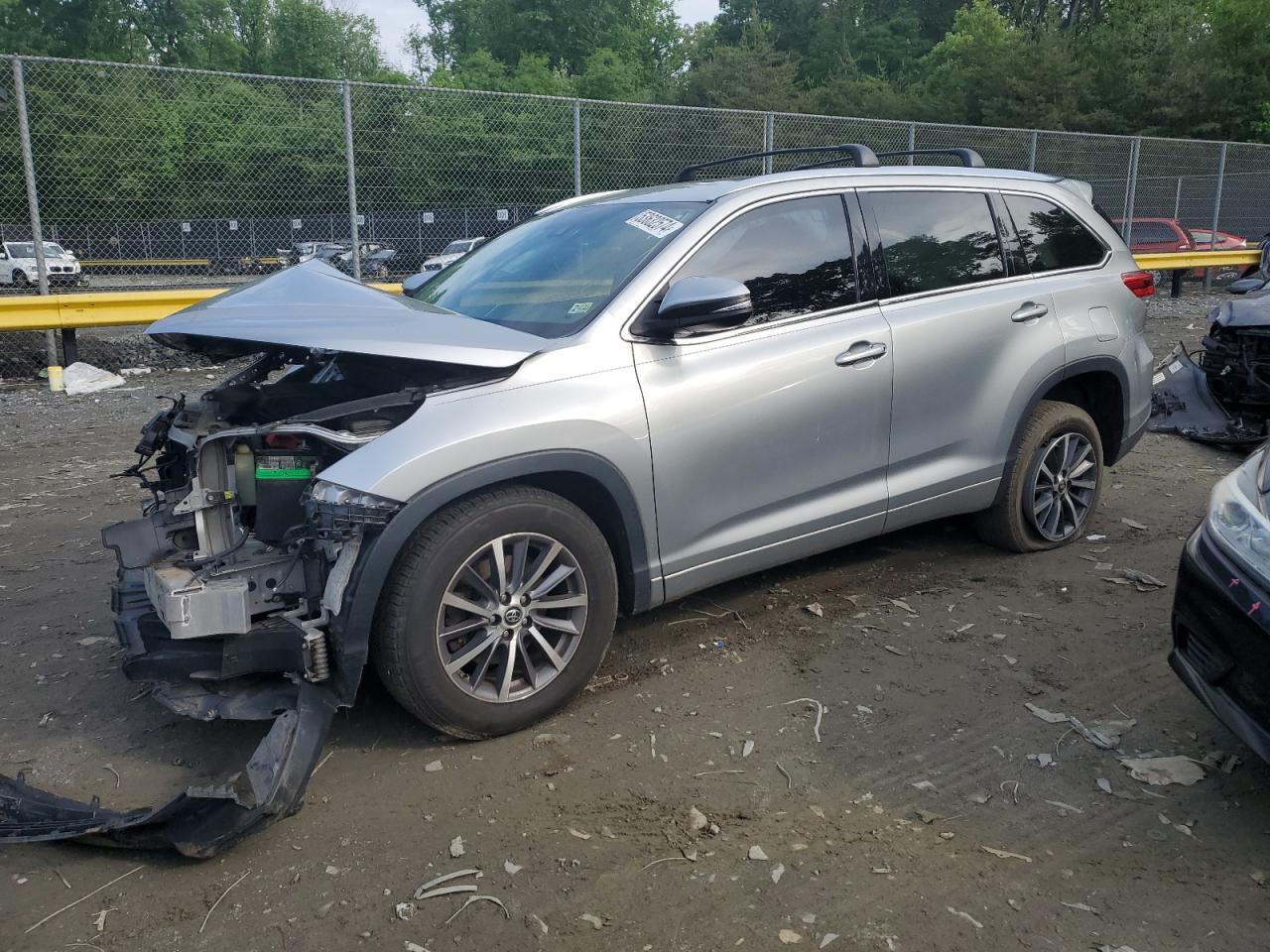 2017 TOYOTA HIGHLANDER SE