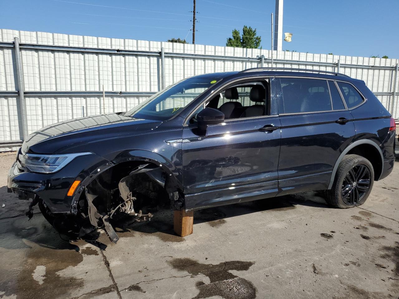 2022 VOLKSWAGEN TIGUAN SE R-LINE BLACK