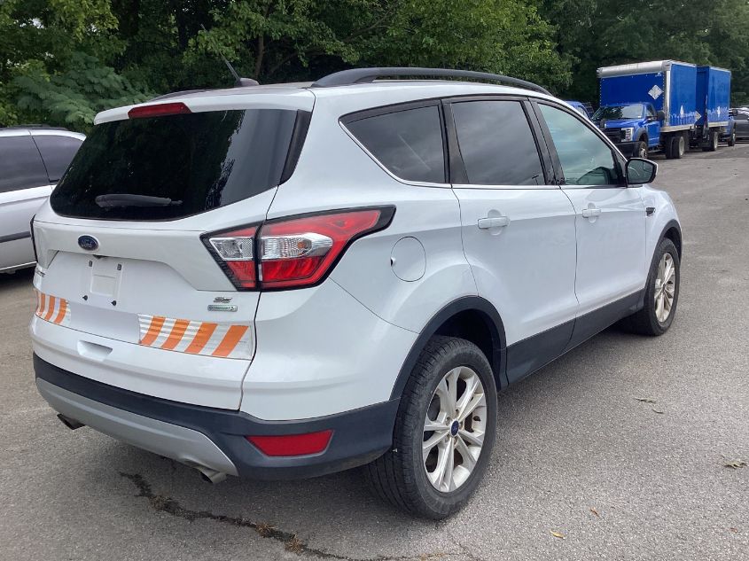 2018 FORD ESCAPE SE