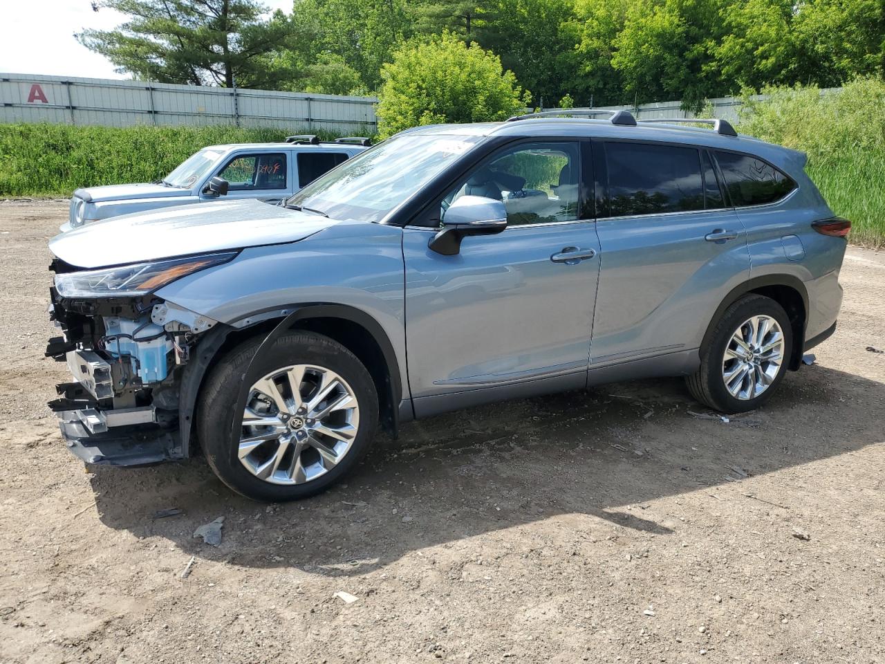 2024 TOYOTA HIGHLANDER LE