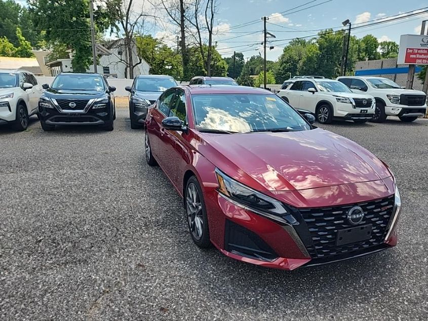 2023 NISSAN ALTIMA SR