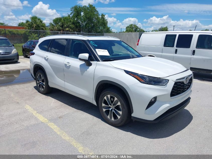 2024 TOYOTA HIGHLANDER XLE