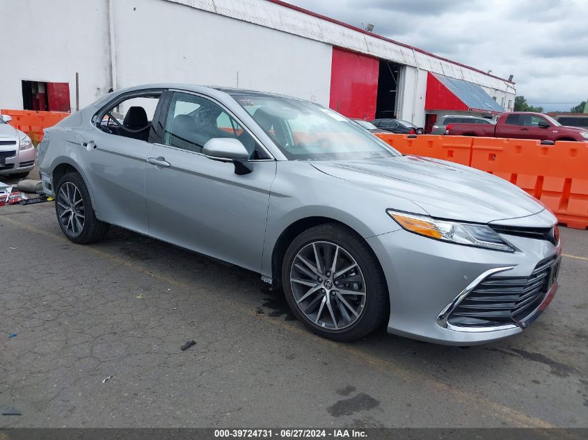 2023 TOYOTA CAMRY XLE