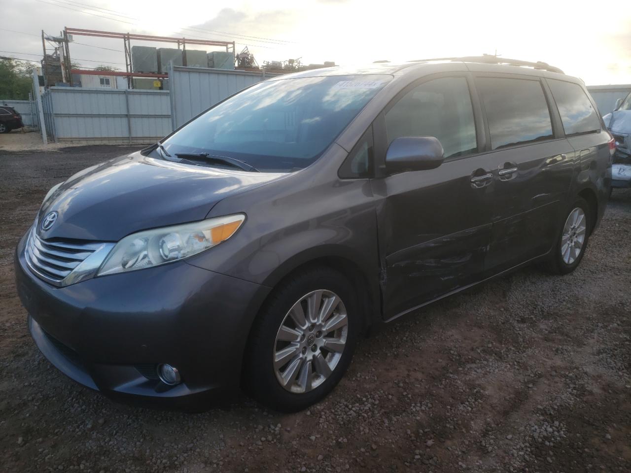 2011 TOYOTA SIENNA XLE