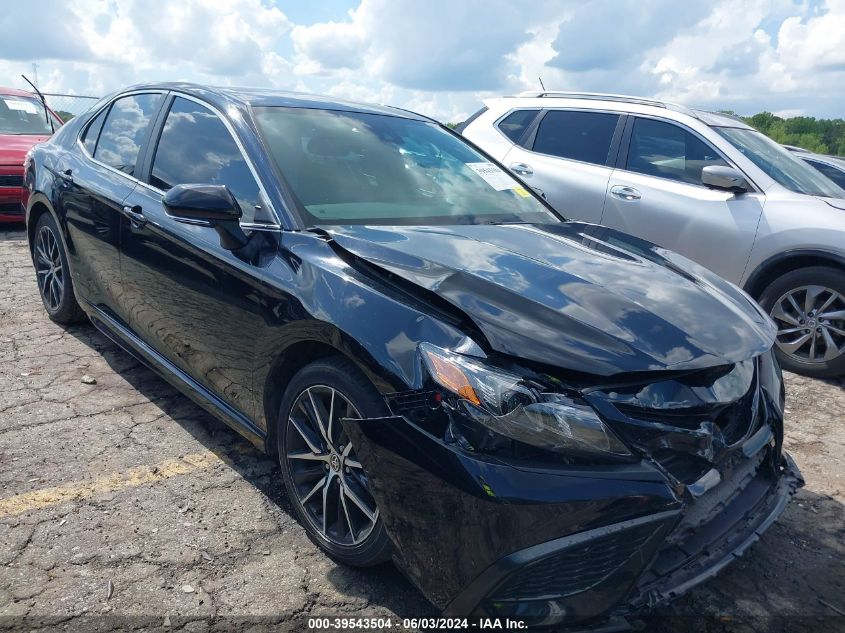 2022 TOYOTA CAMRY SE