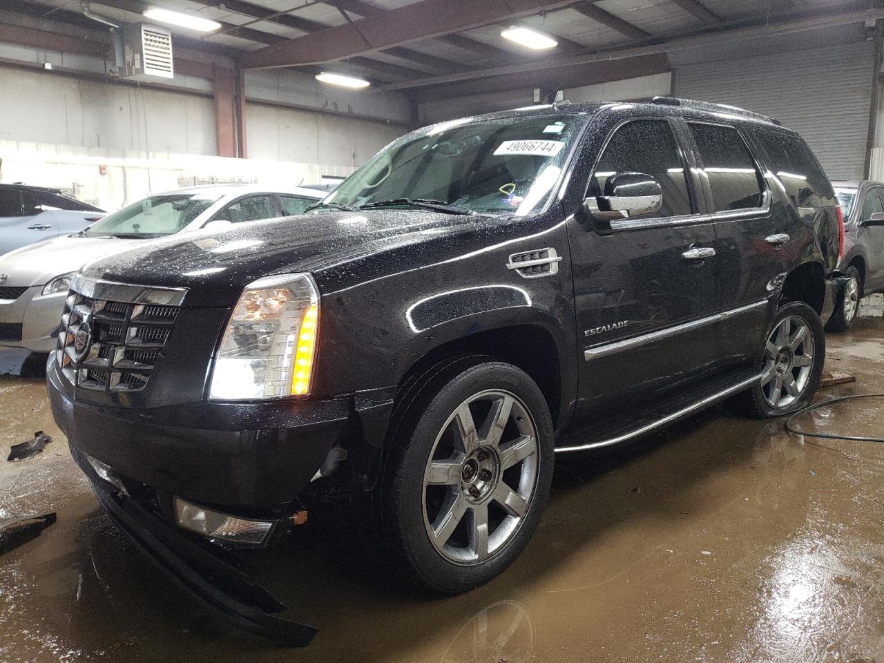 2010 CADILLAC ESCALADE LUXURY