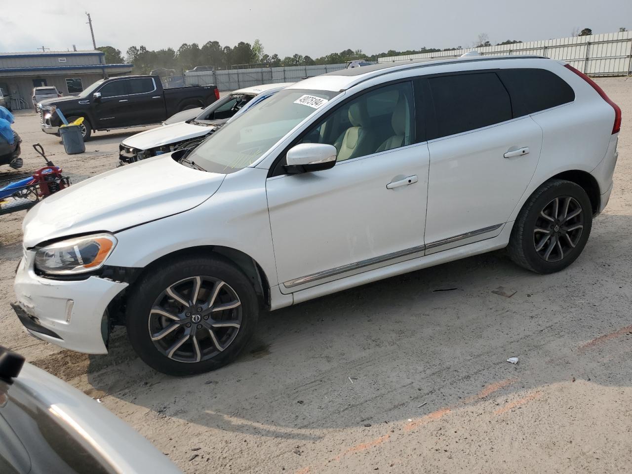 2016 VOLVO XC60 T6 PREMIER