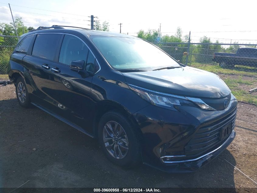 2023 TOYOTA SIENNA XLE