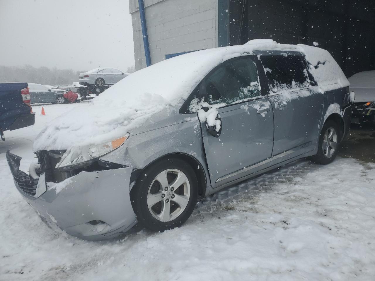 2020 TOYOTA SIENNA LE