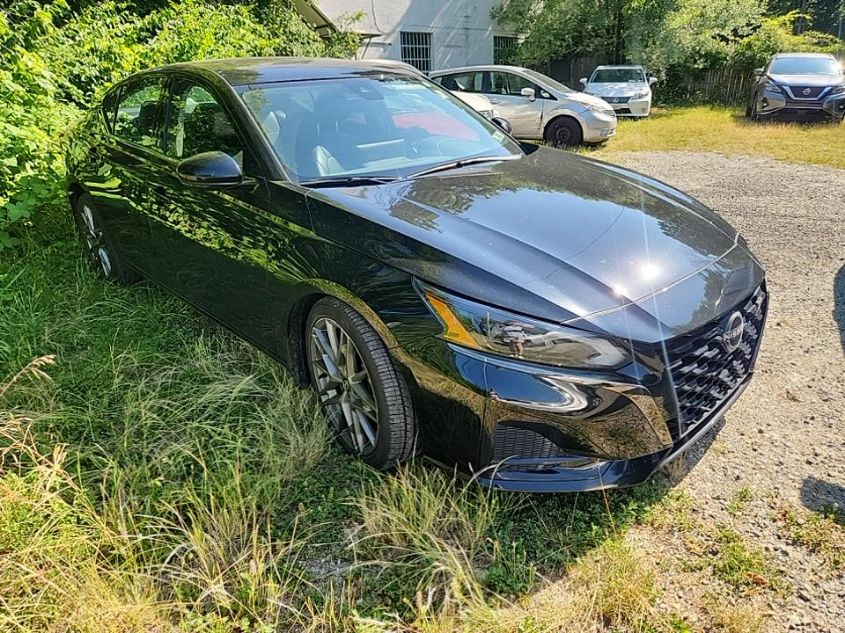 2023 NISSAN ALTIMA SR