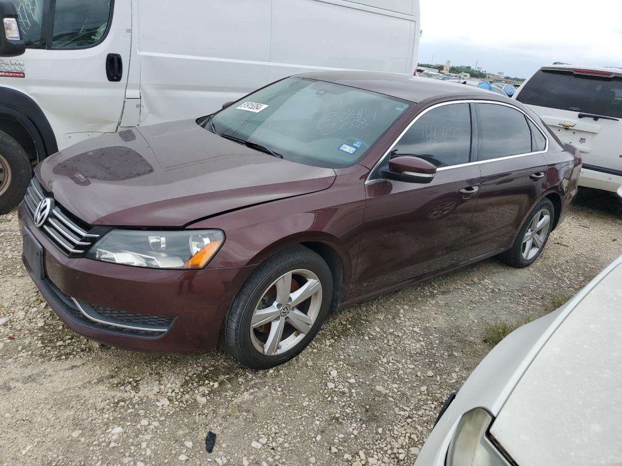 2013 VOLKSWAGEN PASSAT SE