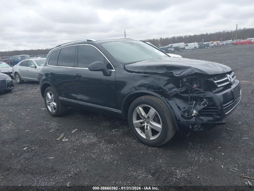 2013 VOLKSWAGEN TOUAREG VR6 LUX