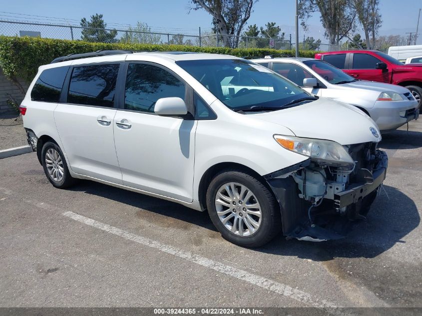 2015 TOYOTA SIENNA XLE 8 PASSENGER