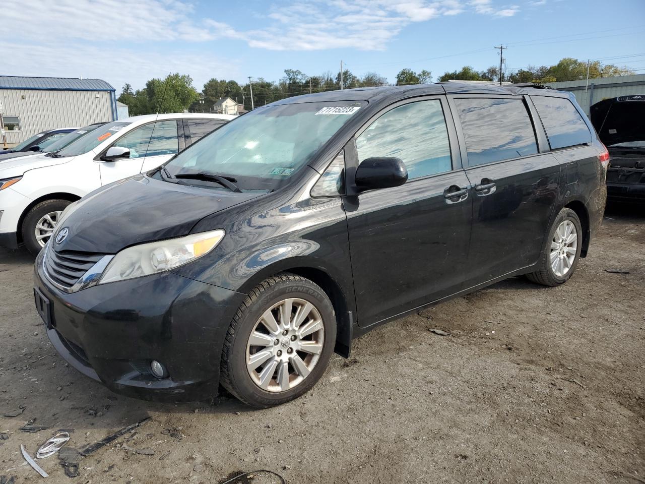 2013 TOYOTA SIENNA XLE