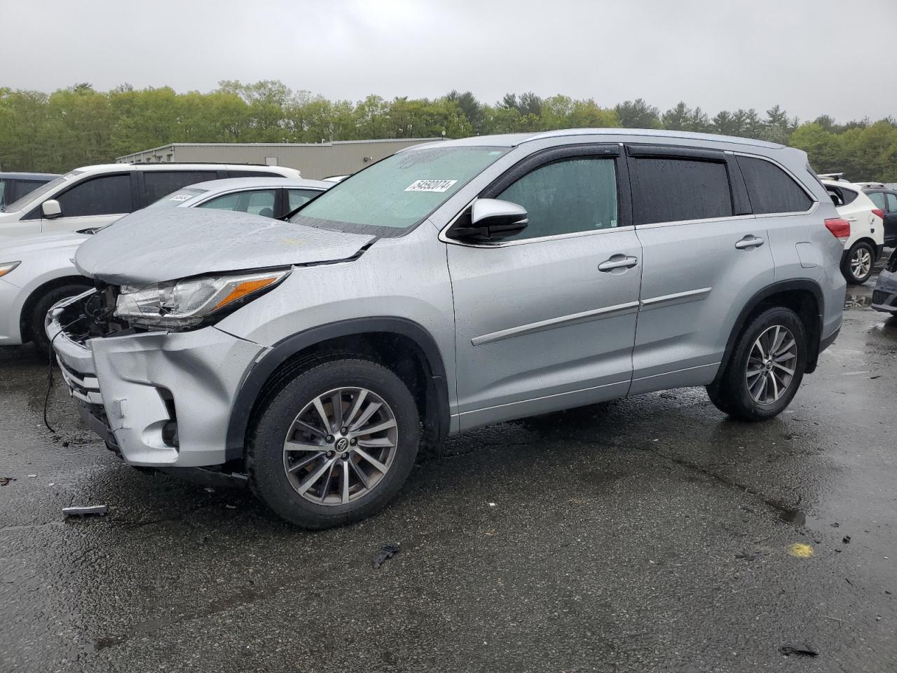 2018 TOYOTA HIGHLANDER SE