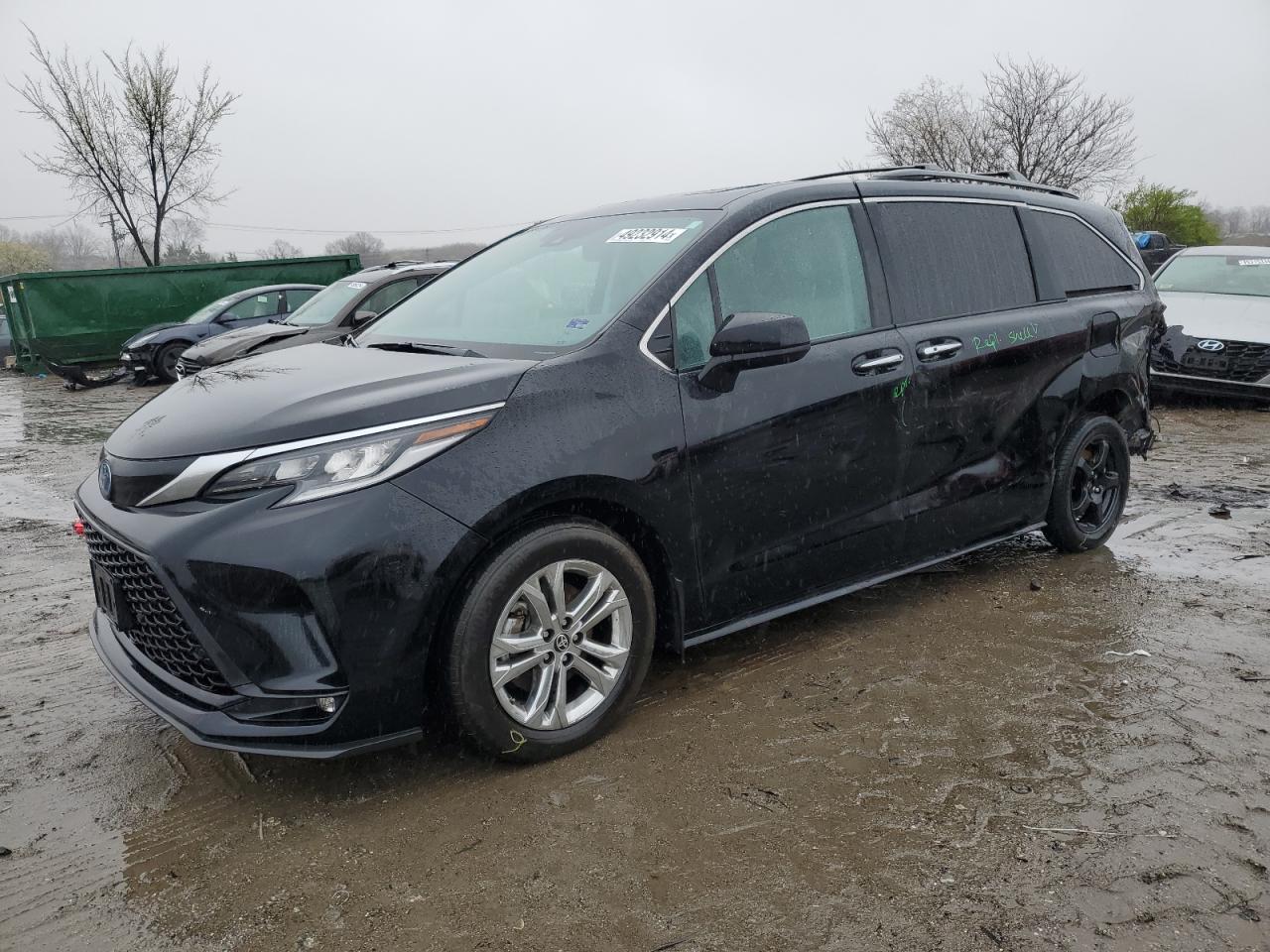 2022 TOYOTA SIENNA XSE