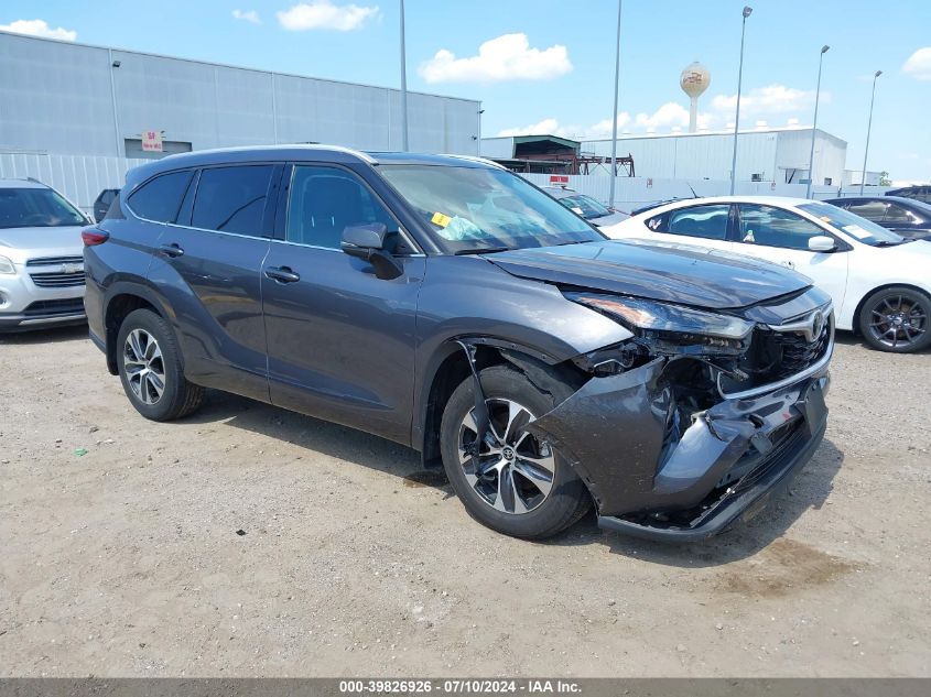 2022 TOYOTA HIGHLANDER XLE