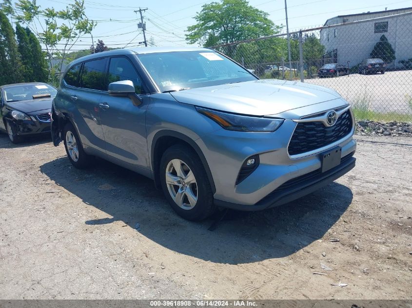 2022 TOYOTA HIGHLANDER LE