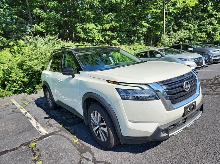 2022 NISSAN PATHFINDER SL