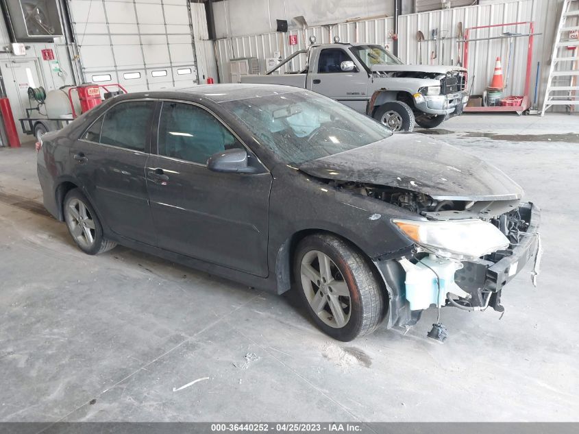 2014 TOYOTA CAMRY SE