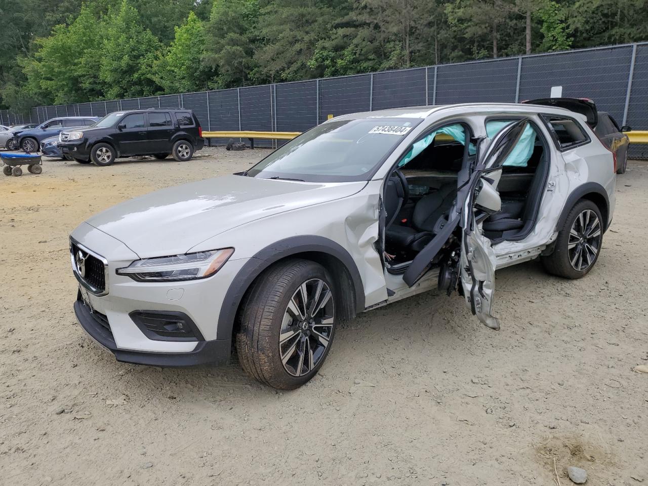 2020 VOLVO V60 CROSS COUNTRY T5 MOMENTUM