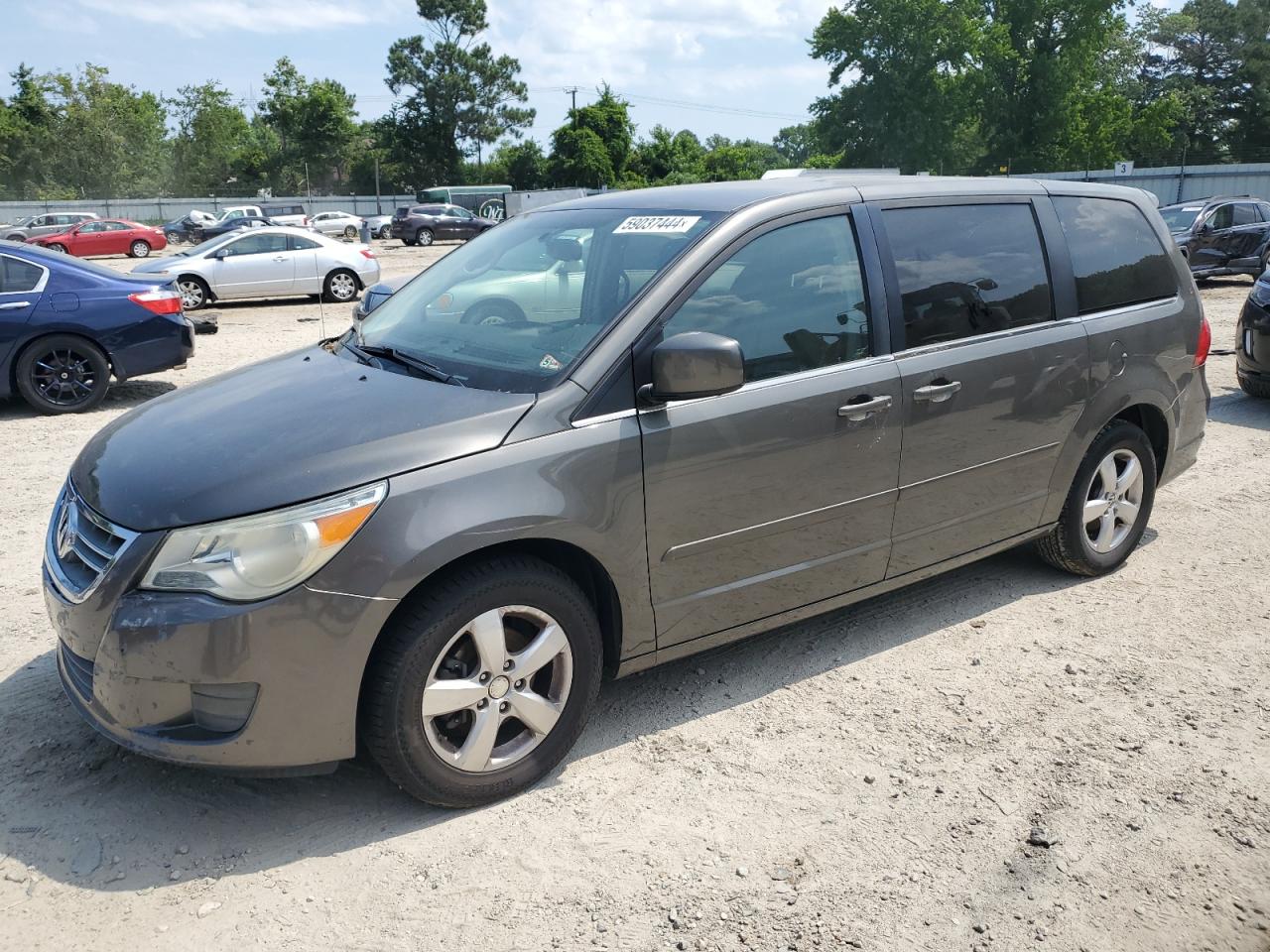 2010 VOLKSWAGEN ROUTAN SE