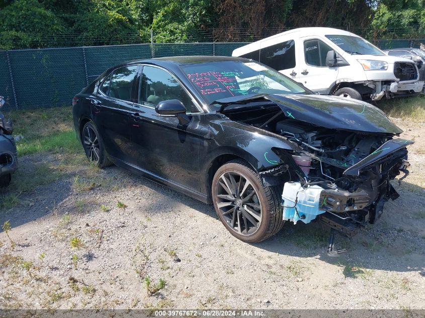 2019 TOYOTA CAMRY XSE