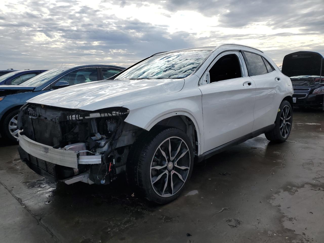 2015 MERCEDES-BENZ GLA 250