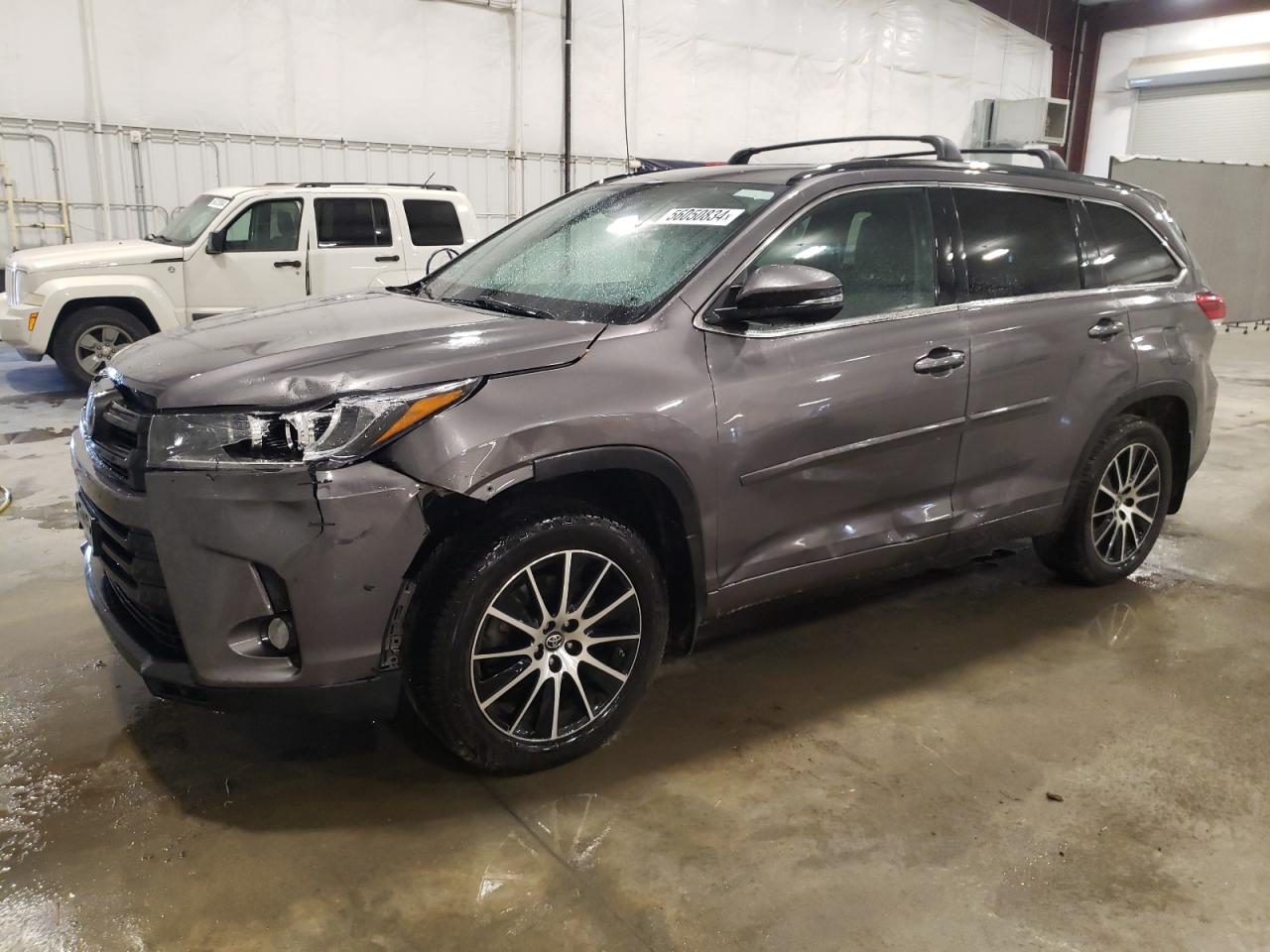 2017 TOYOTA HIGHLANDER SE