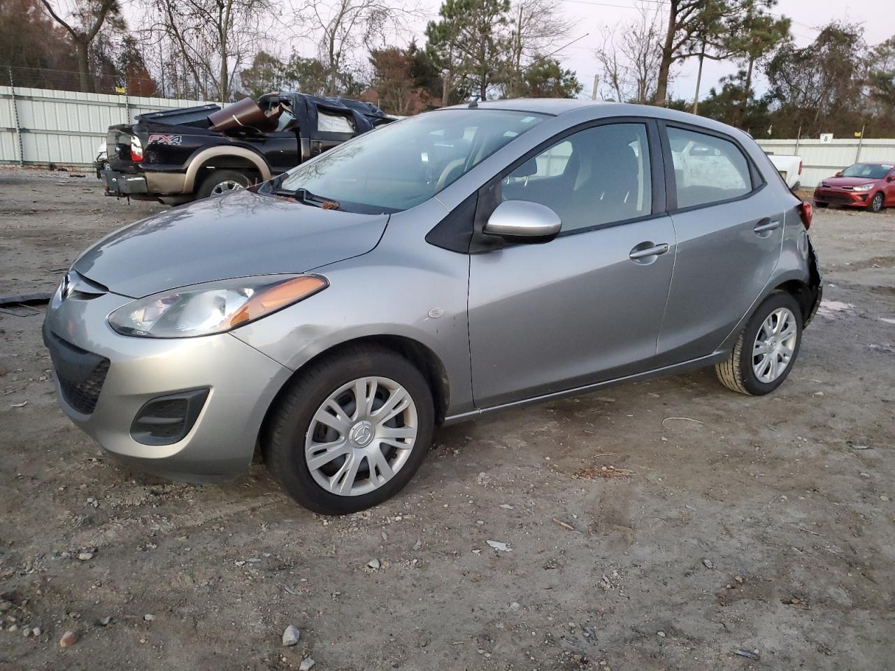 2013 MAZDA MAZDA2