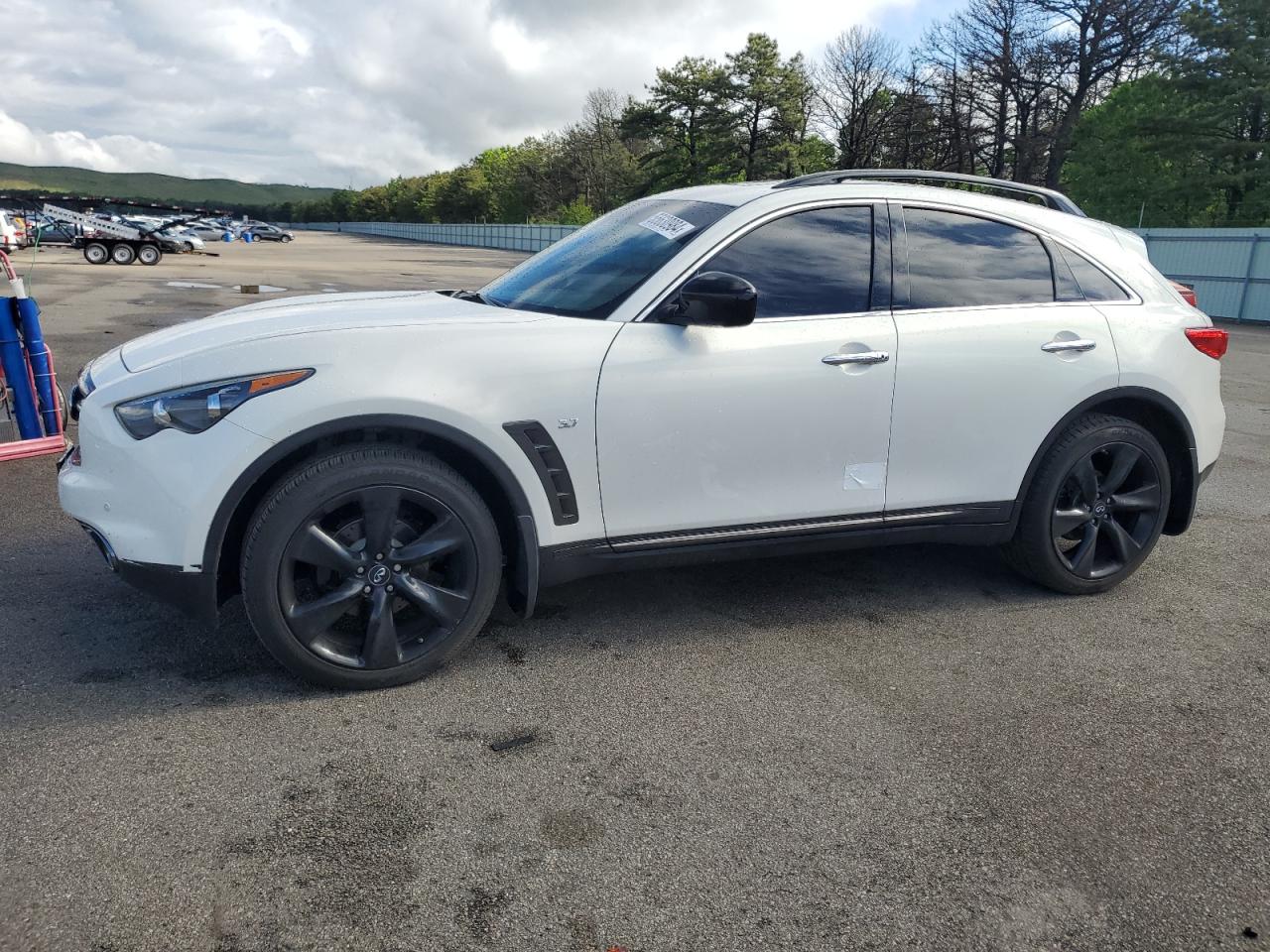 2016 INFINITI QX70