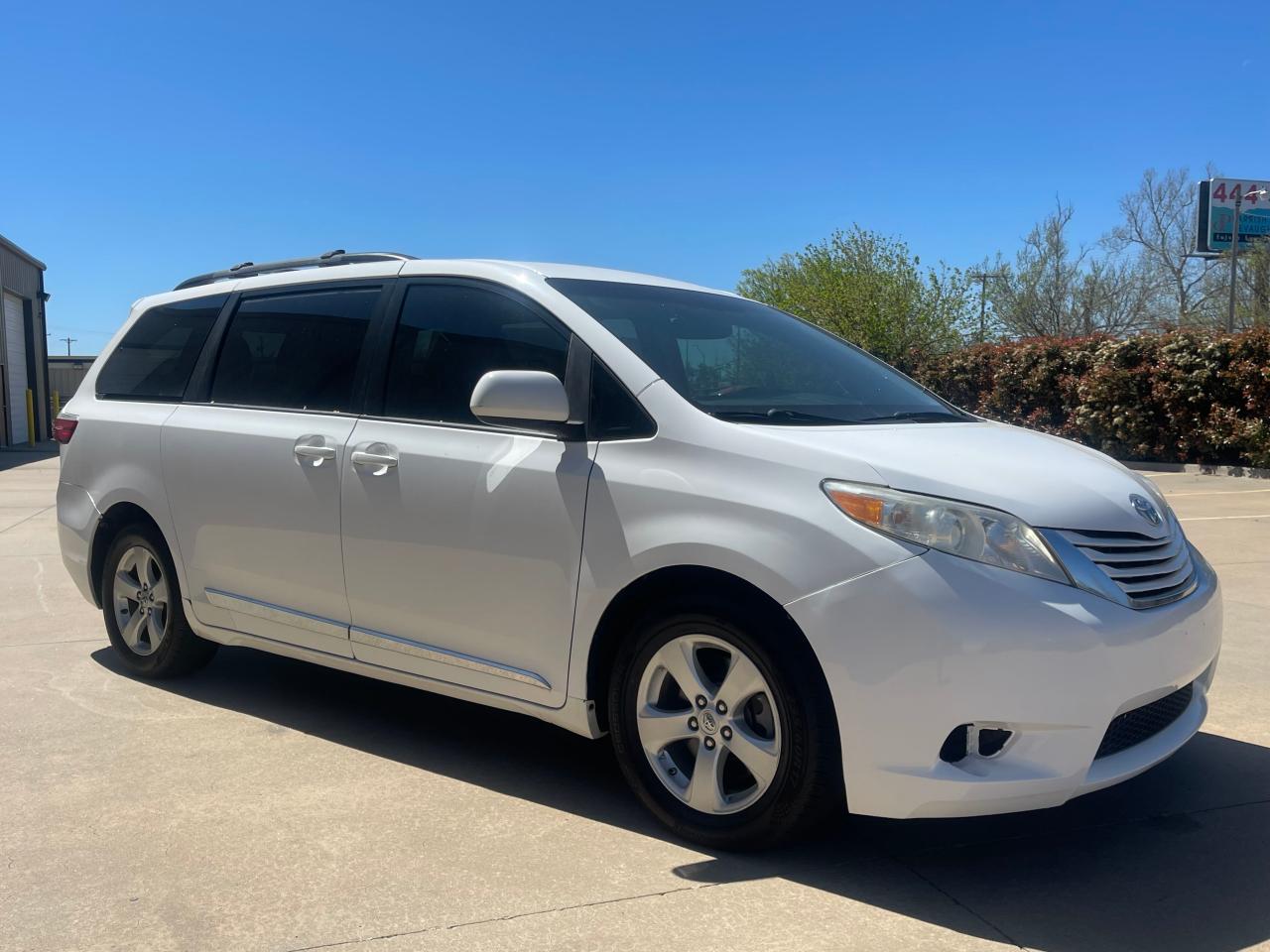 2015 TOYOTA SIENNA LE