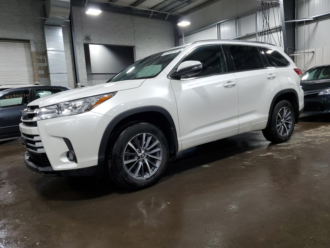 2018 TOYOTA HIGHLANDER SE