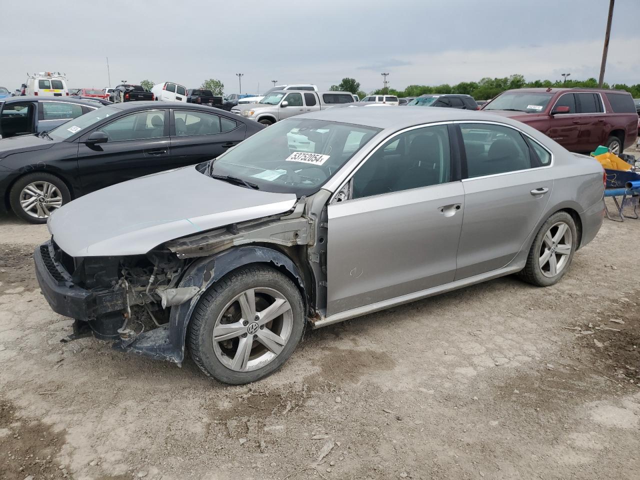 2013 VOLKSWAGEN PASSAT SE