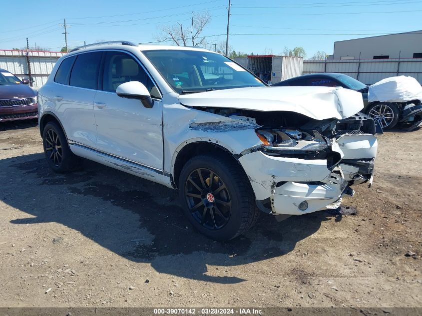 2013 VOLKSWAGEN TOUAREG VR6 LUX