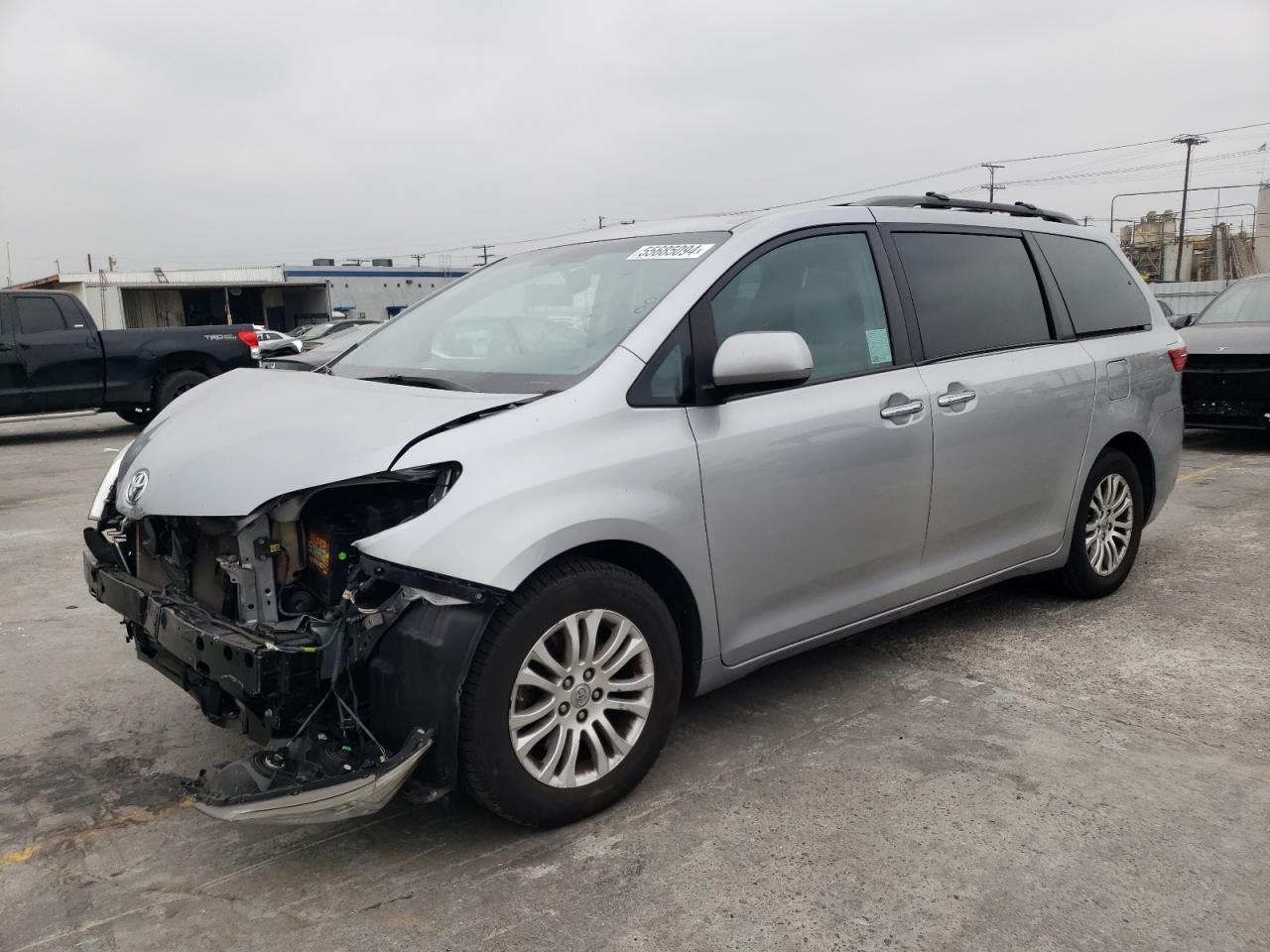 2017 TOYOTA SIENNA XLE