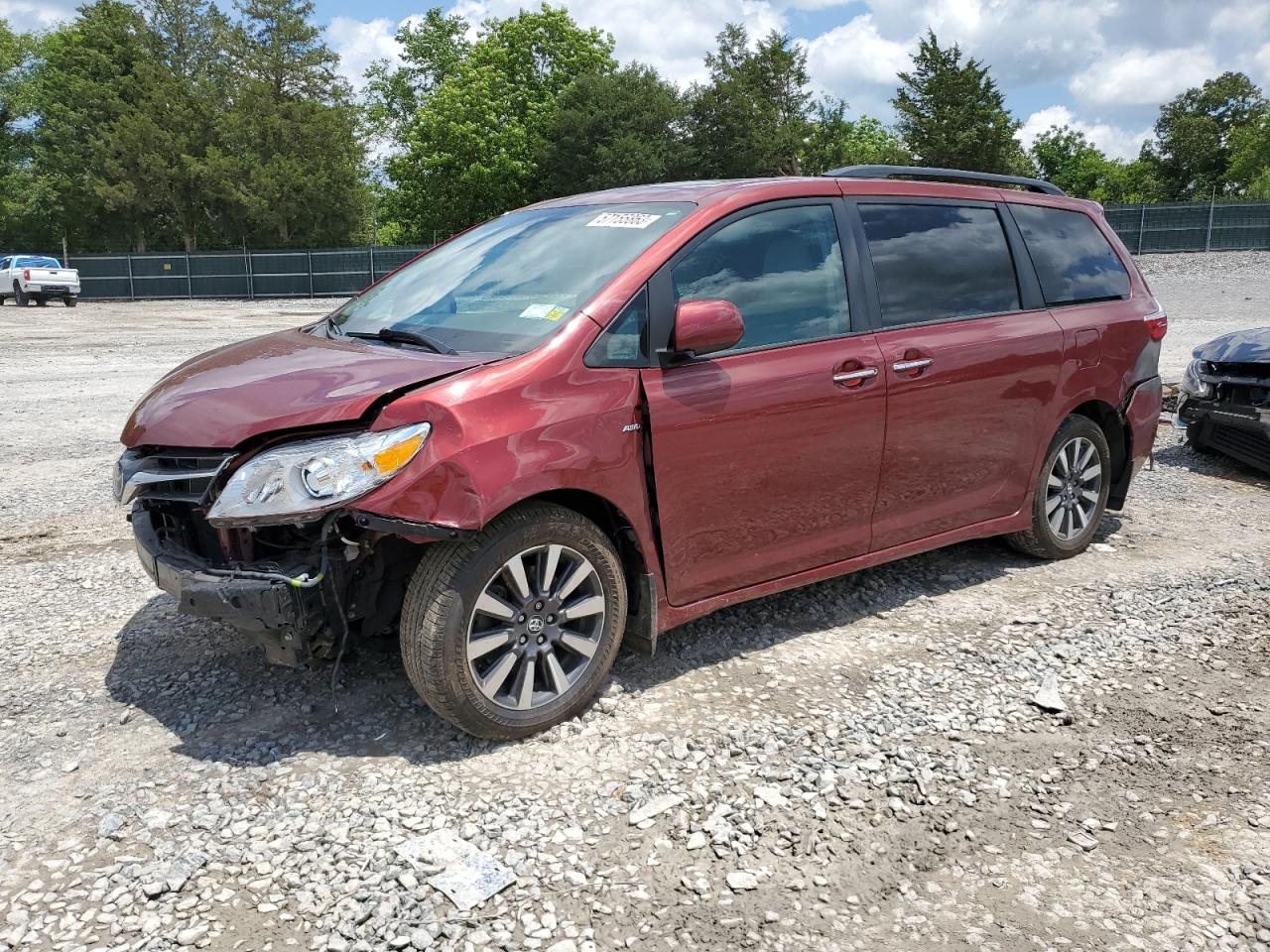 2018 TOYOTA SIENNA XLE